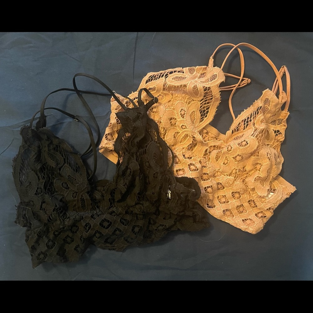 EUC Set of 2 lace bralettes - Medium